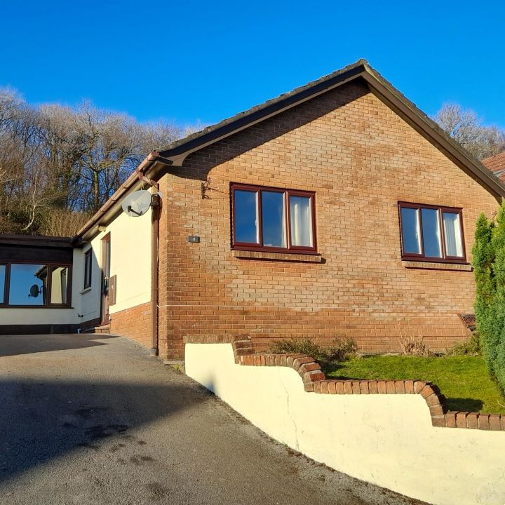 18 Parc Newydd